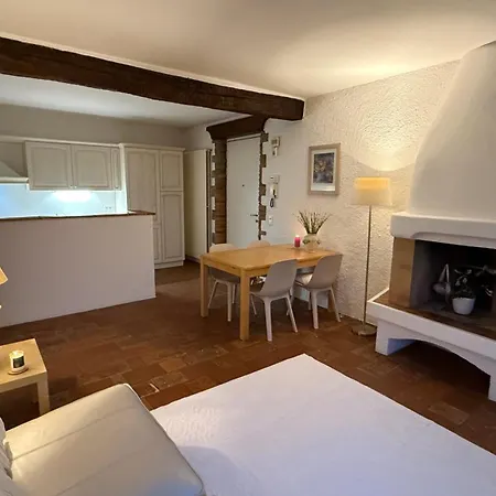2 Bedroom Near Διαμέρισμα